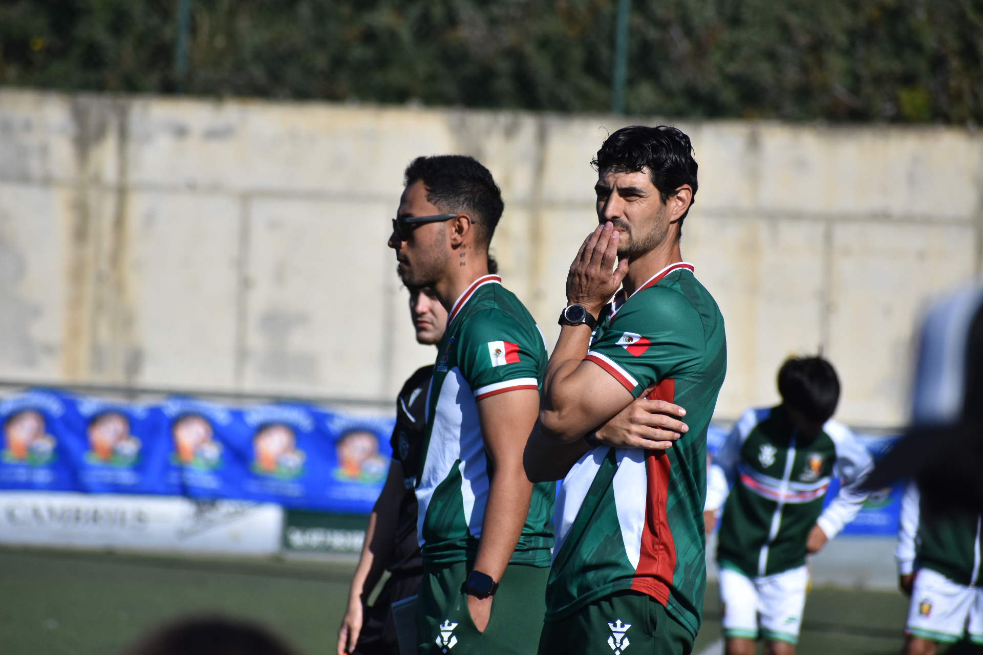 Cristian junto a delegación internacional